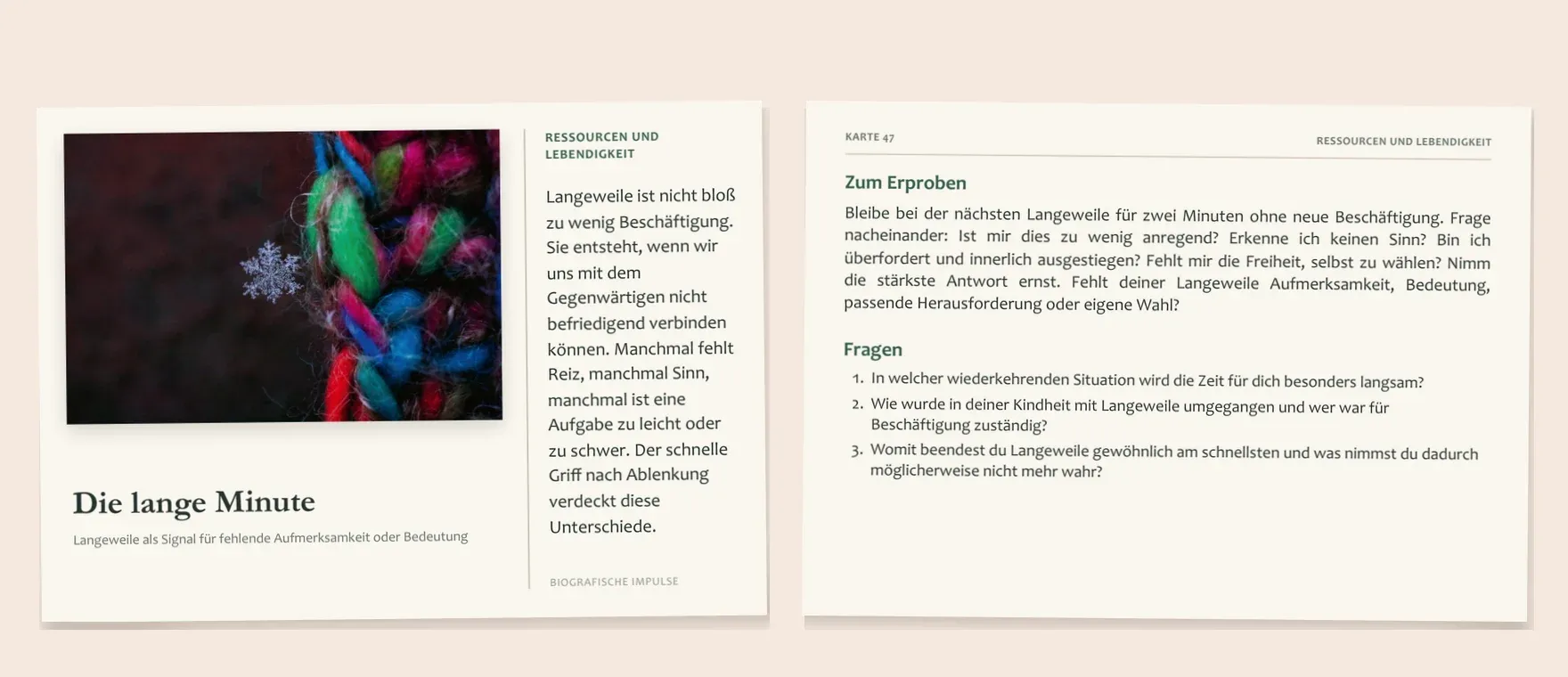 Vorder- und Rückseite der Karte Die lange Minute nebeneinander.
